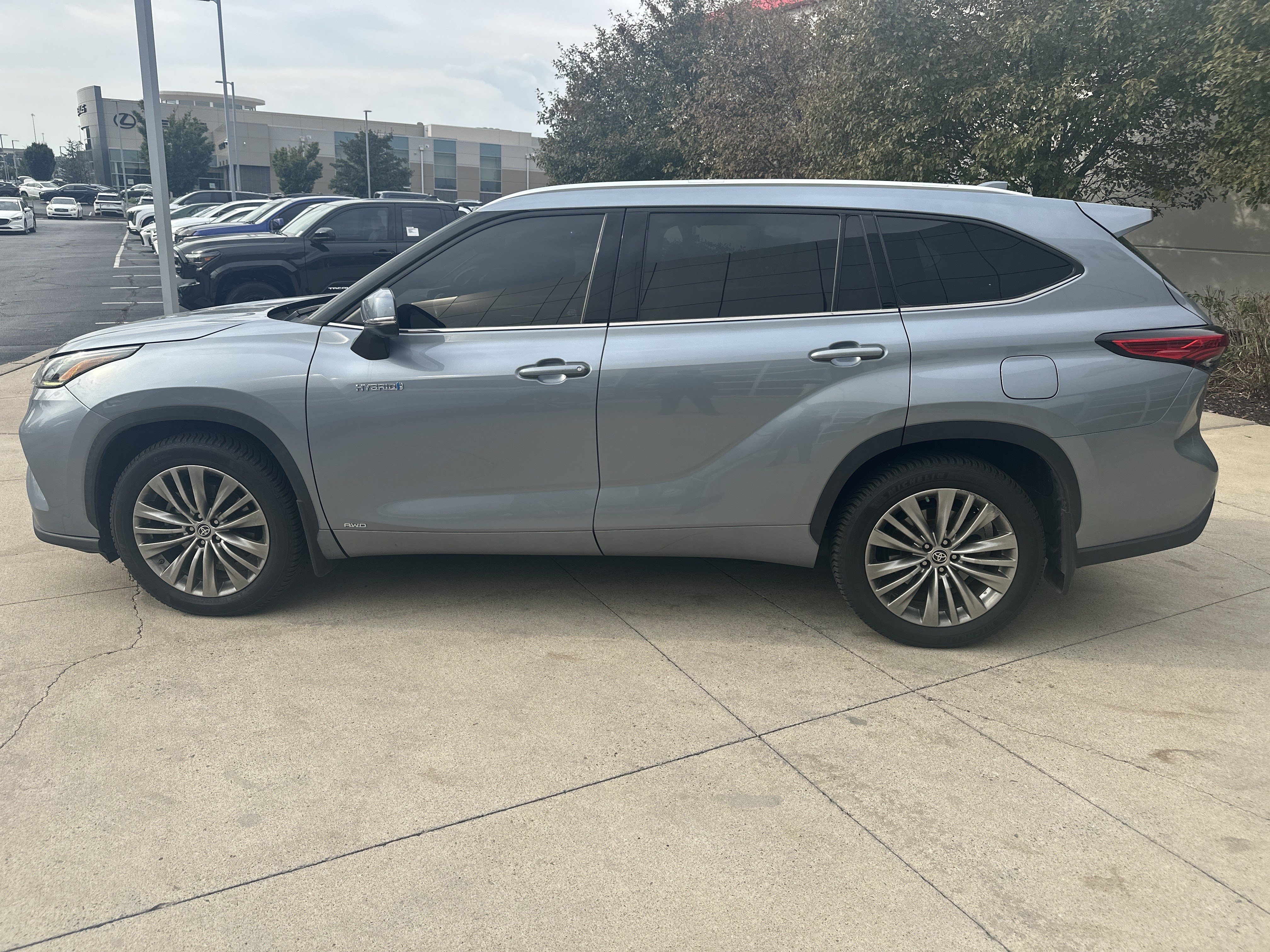 Used 2021 Toyota Highlander Platinum AWD/4WD image 9
