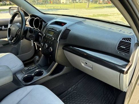 Used 2012 Kia Sorento LX w/ Convenience Pkg FWD image 32