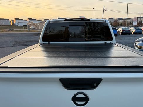 Used 2018 Nissan Titan SV w/ SV Convenience Package image 25