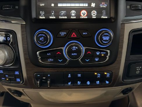Used 2017 RAM 1500 Laramie AWD/4WD image 25