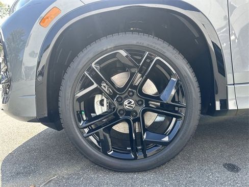 New 2025 Volkswagen Tiguan SE R-Line image 11