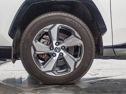 Used 2021 Toyota RAV4 SE w/ Weather & Moonroof Package image 9