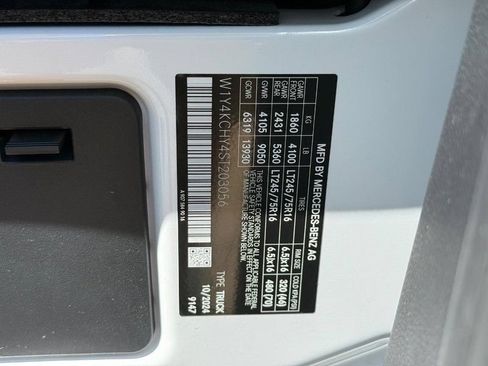 Used 2025 Mercedes-Benz Sprinter 2500 image 21