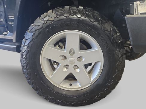Used 2018 Jeep Wrangler Unlimited Sport S AWD/4WD image 35