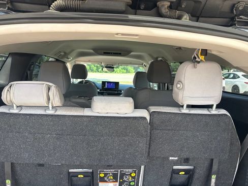 Used 2025 Toyota Sienna LE FWD image 26