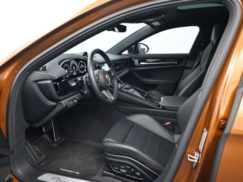 Used 2025 Porsche Panamera 4 image 4