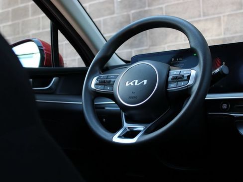 Used 2025 Kia K5 LXS FWD image 40