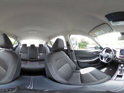 Used 2025 Nissan Altima 2.5 SV FWD image 37