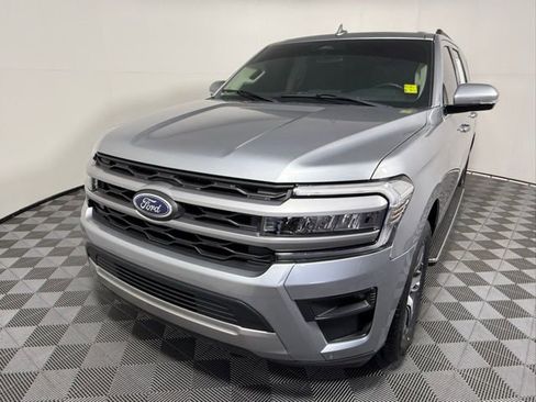 Used 2022 Ford Expedition XLT image 2