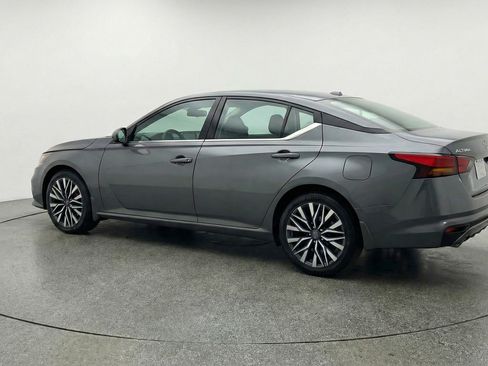 Used 2025 Nissan Altima 2.5 SV image 6