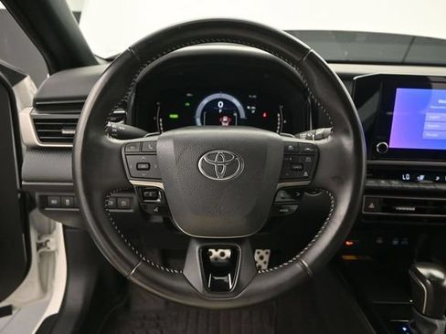 Used 2025 Toyota Camry SE w/ Convenience Package FWD image 5