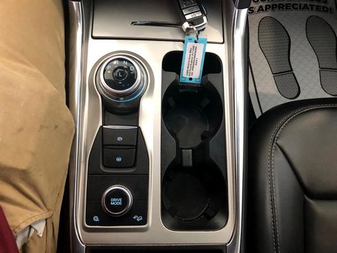 Used 2022 Ford Explorer XLT w/ Equipment Group 202A image 22