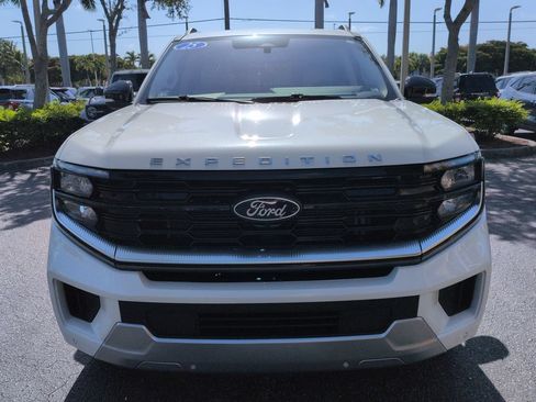 Certified 2025 Ford Expedition Platinum w/ Driver's Package AWD/4WD image 9
