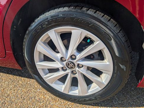 Used 2022 Toyota Camry LE image 31