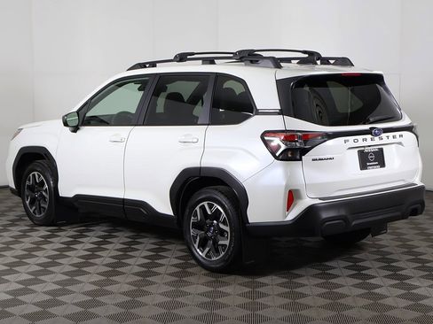 Used 2025 Subaru Forester Premium image 9