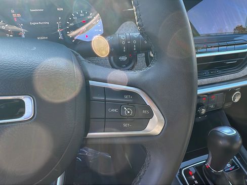 Used 2024 Jeep Compass Latitude image 27