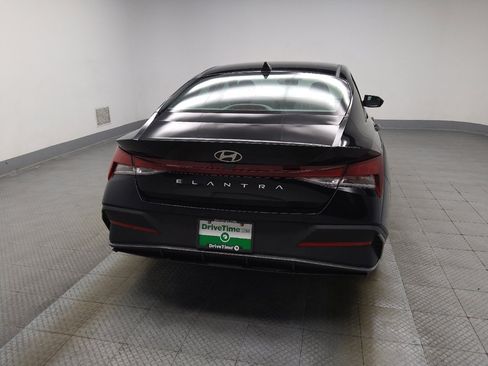 Used 2025 Hyundai Elantra SE FWD image 7