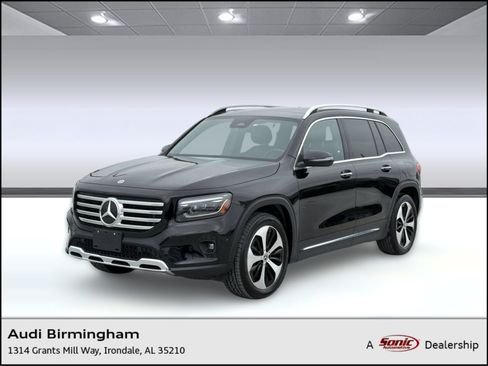 Used 2025 Mercedes-Benz GLB 250 4MATIC image 1