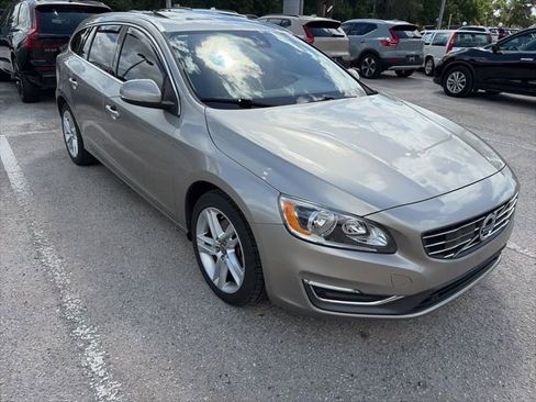 Used 2015 Volvo V60 T5 Premier Plus FWD image 1