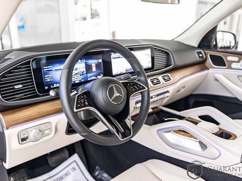 Used 2025 Mercedes-Benz GLE 450e 4MATIC w/ Driver Assistance Package image 21