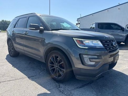 Used 2017 Ford Explorer XLT w/ Equipment Group 202A AWD/4WD image 1