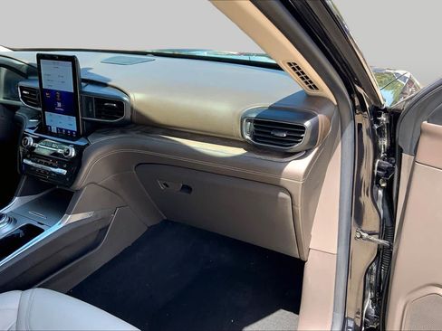 Used 2021 Ford Explorer Platinum w/ Premium Technology Package AWD/4WD image 19