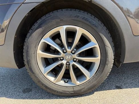 Used 2017 Hyundai Santa Fe SE image 24