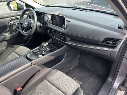 Used 2024 Nissan Rogue SV image 39