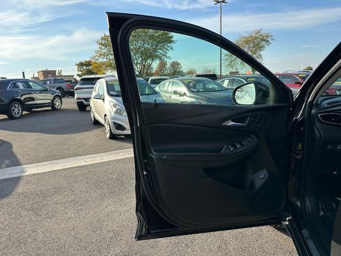 Used 2020 Buick Encore GX Essence w/ Experience Buick Package image 11