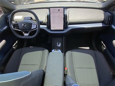 New 2025 Volvo EX30 Plus w/ Protection Package Premier image 16