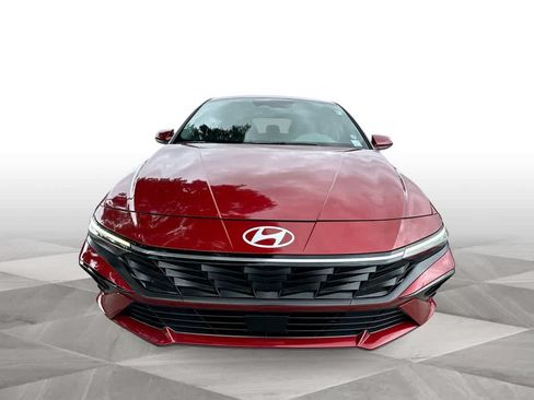 Used 2024 Hyundai Elantra SEL w/ Convenience Package FWD image 3