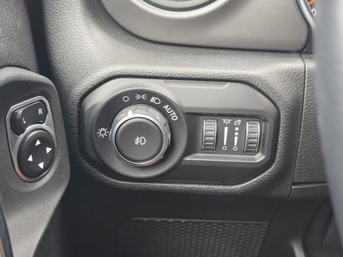 Used 2021 Jeep Wrangler Unlimited Sport AWD/4WD image 31