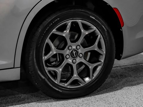 Used 2018 Chrysler 300 S AWD/4WD image 55
