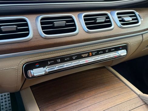 Used 2024 Mercedes-Benz GLS 450 4MATIC image 24
