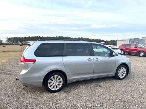 Used 2011 Toyota Sienna LE image 8