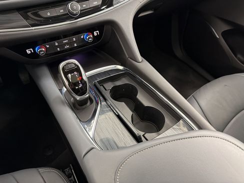 Used 2019 Buick Enclave Essence FWD image 18
