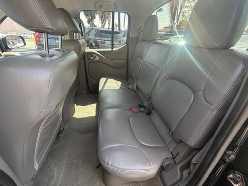 Used 2013 Nissan Frontier SV w/ SV Value Truck Pkg RWD image 10