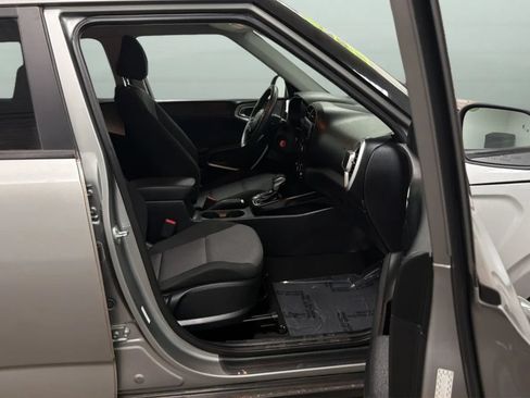 Used 2023 Kia Soul LX w/ LX Technology Package FWD image 21