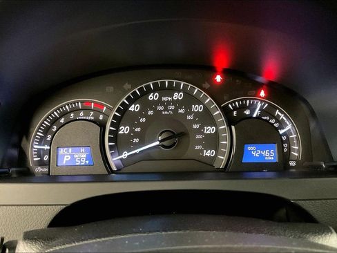 Used 2014 Toyota Camry LE image 13