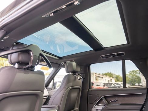 New 2025 Land Rover Range Rover SE image 22