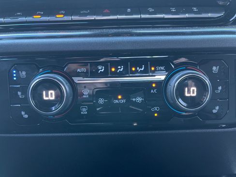 Used 2023 Chevrolet Silverado 1500 ZR2 w/ Technology Package image 16