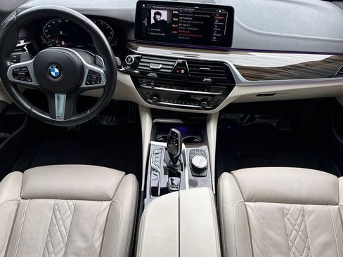 Used 2022 BMW M550i xDrive M550i xDrive w/ Executive Package image 4