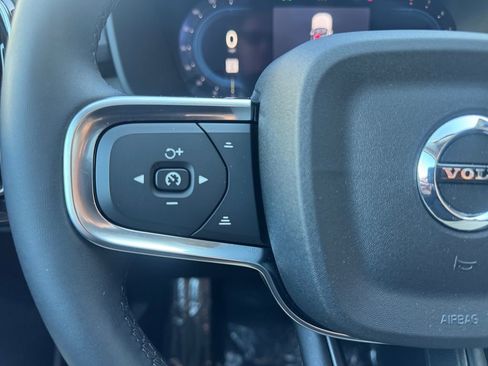 Certified 2025 Volvo XC40 B5 Core image 14