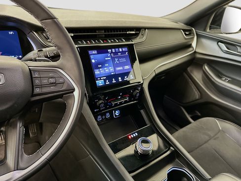 Used 2024 Jeep Grand Cherokee L Laredo image 25