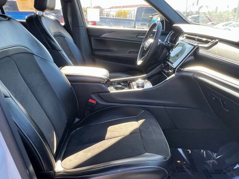 Certified 2023 Jeep Grand Cherokee Altitude image 15