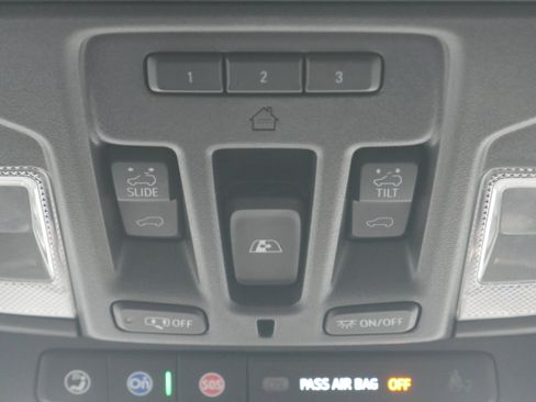 Used 2022 Chevrolet Silverado 1500 High Country w/ Technology Package image 33