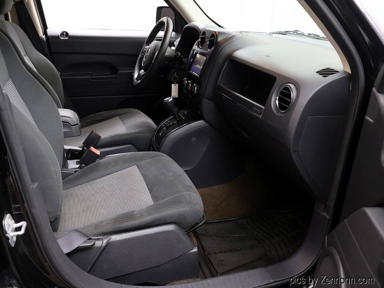 Used 2017 Jeep Patriot Sport FWD image 16