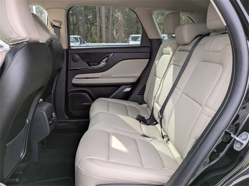 Used 2025 Lincoln Corsair Premiere image 13