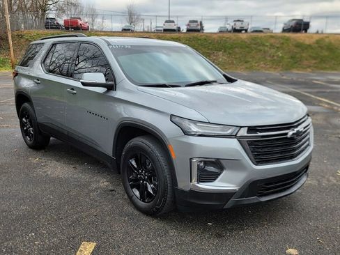 Used 2023 Chevrolet Traverse LT image 16