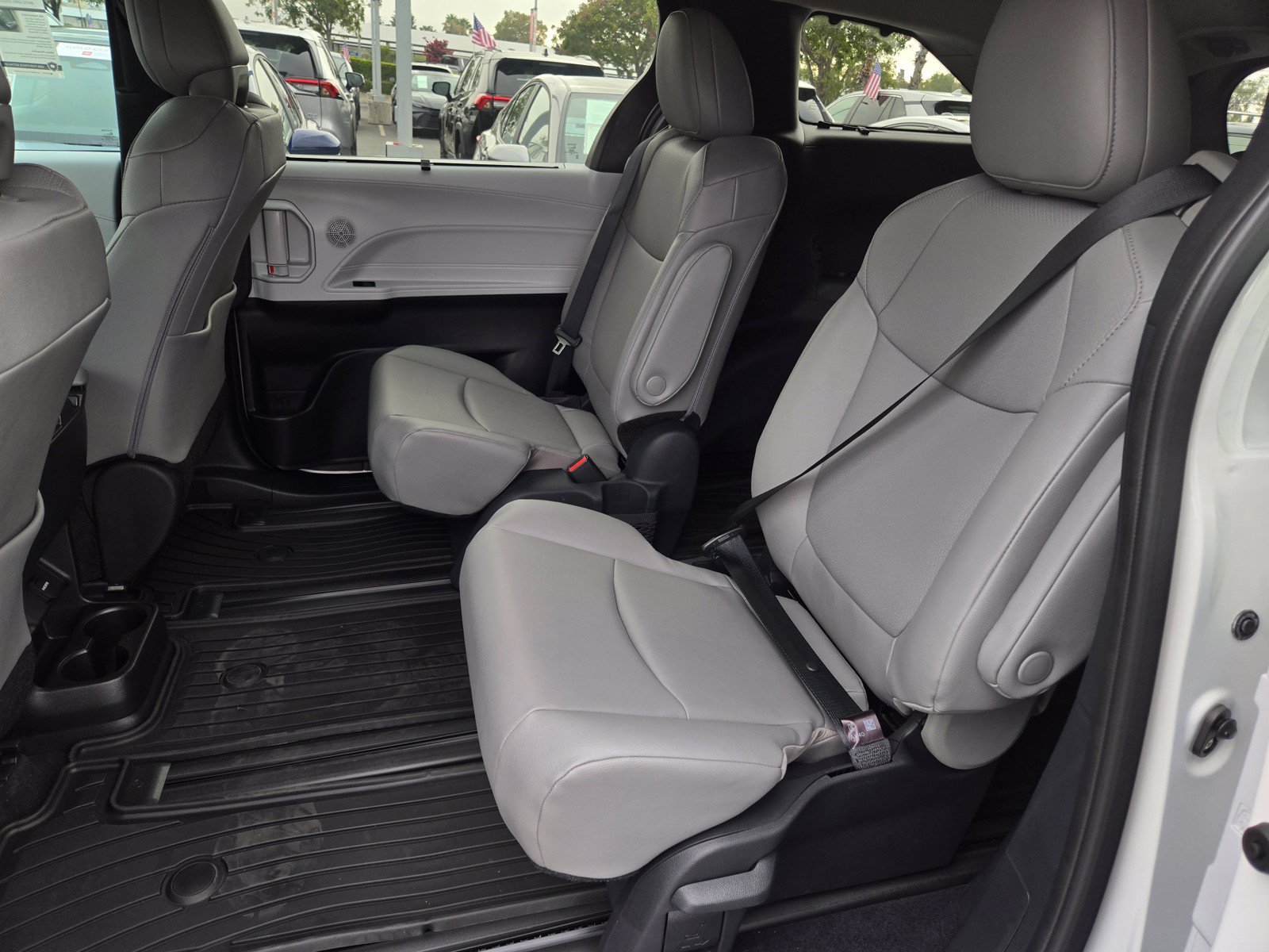 Certified 2026 Toyota Sienna XLE FWD image 11